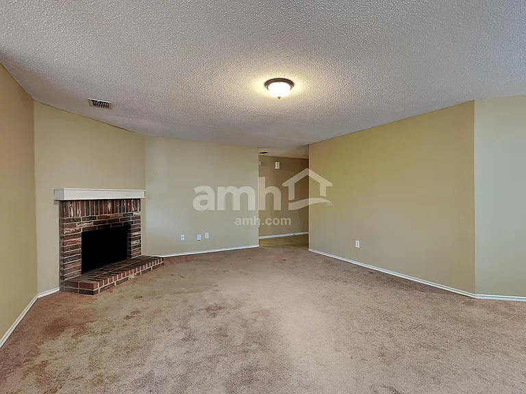 1100 Willow Tree Dr — Photo 6