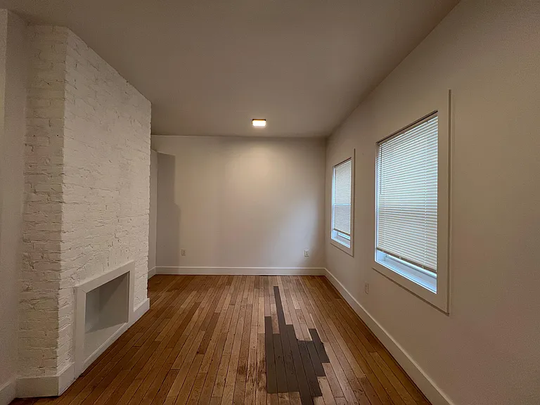 42 Thorne St #2R-2 — Photo 4