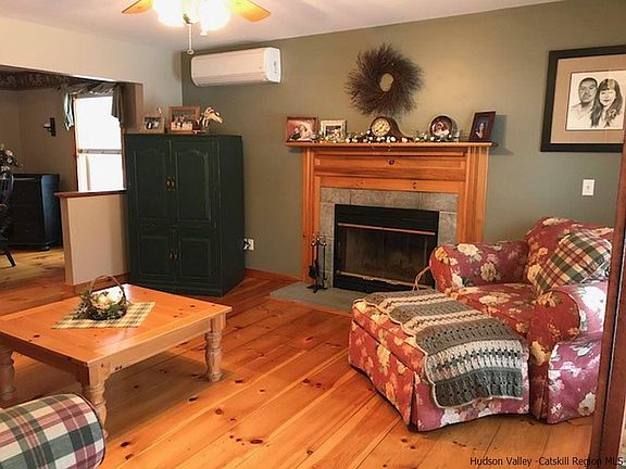 4th image of 11 Wolf Ln