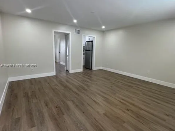 6805 SW 88th St #5, Miami, FL 33143