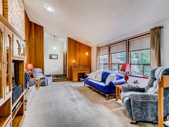 3rd image of 308 118th Avenue Ct E