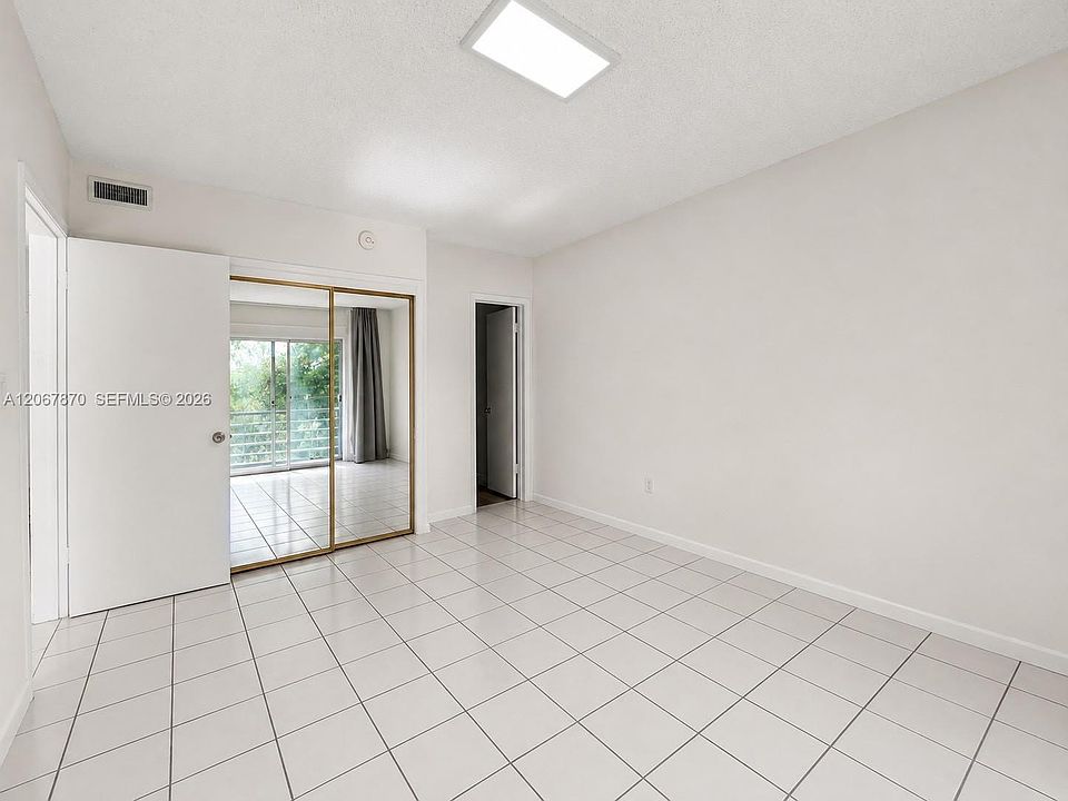 1st image of 20200 NE 29th Ct APT N214