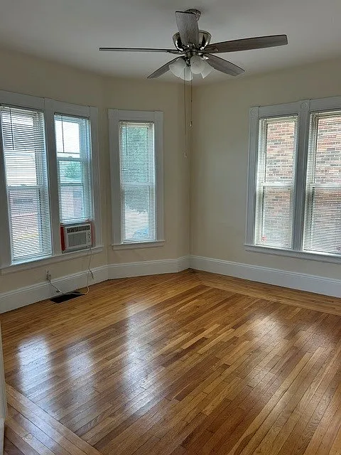 2 bed, 900 sqft, $2,300 — Photo 2