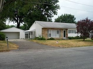 903 4th St, Pawnee, IL 62558