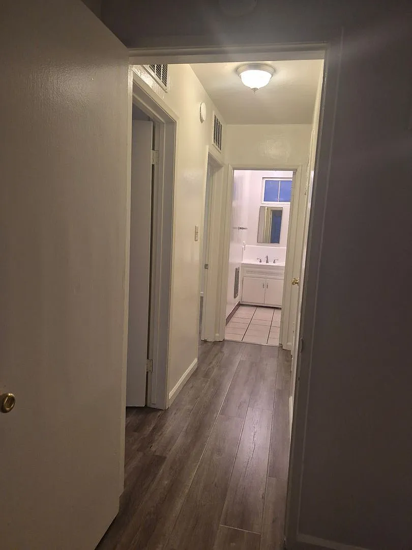 2 bed, 1.0 bath, $2,450 — Photo 4