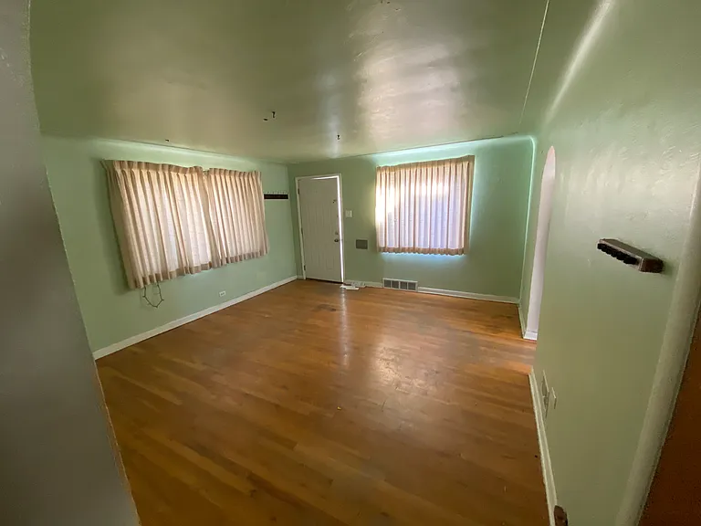 2081 S Lincoln St — Photo 3