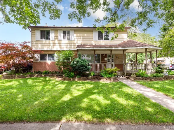 33216 Cheryl St, Clinton Township, MI 48035