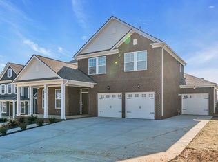 818 Nightingale Ave, Hendersonville, TN 37075