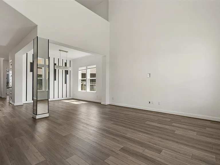 20700 Matts Cv — Photo 17
