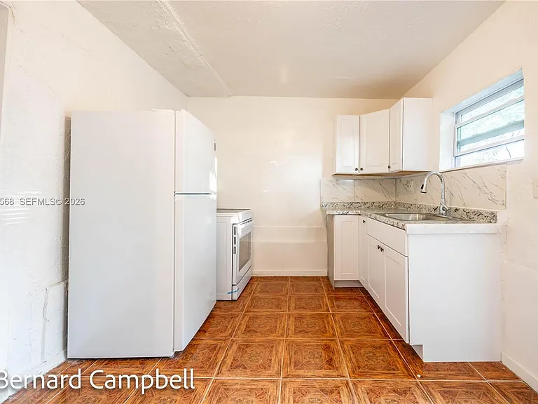 918 NW 13th Ct #1 — Photo 15
