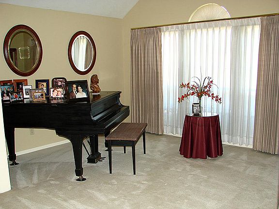 5th image of 22927 Glenover Dr