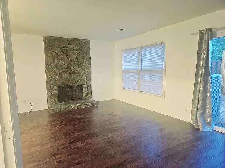 2722 Farmstead Rd SE — Photo 4