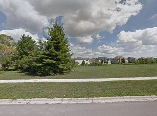 521 Fox Trail Dr, Batavia, IL 60510
