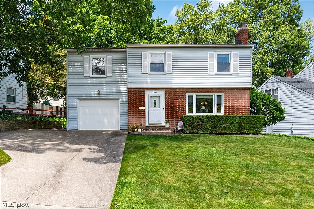 584 Cliffside Dr photo 1