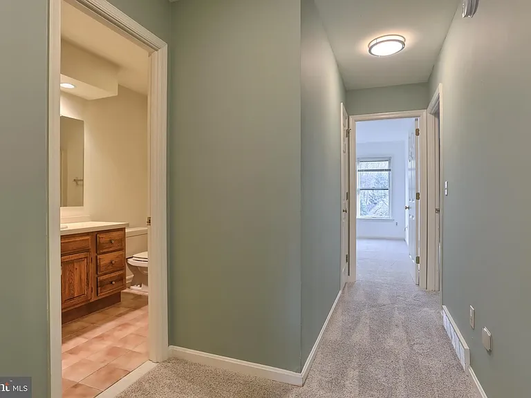 1127 Wicklow Ct — Photo 23