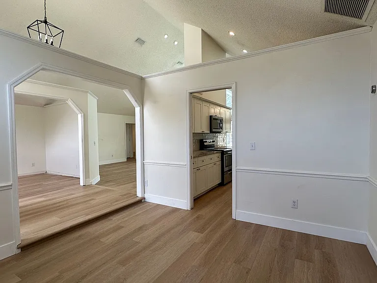 935 Shriver Cir — Photo 6