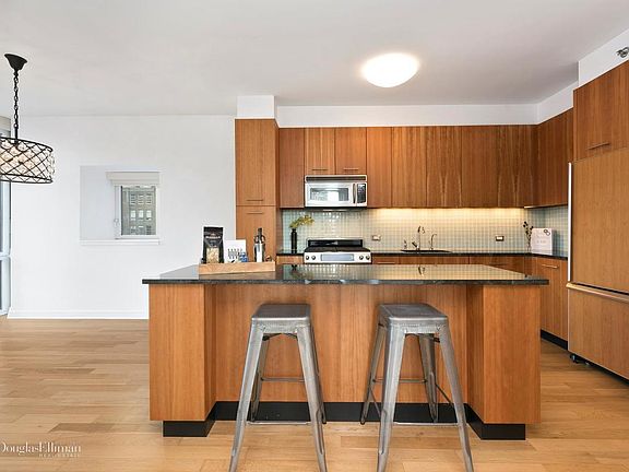 3rd image of 11 E 29th St APT 14A