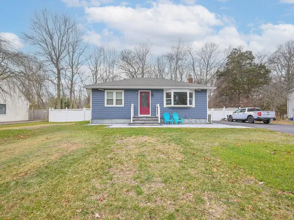 8 Lonscreek Place, Mastic Beach, NY 11951