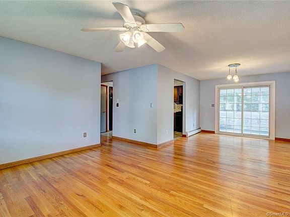 2nd image of 886 Oak St
