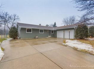 910 Sunnymeade Trl, Dekalb, IL 60115