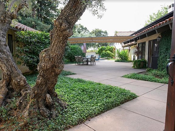 Courtyard entrance view

