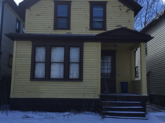 3rd image of 1877 Michigan Ave