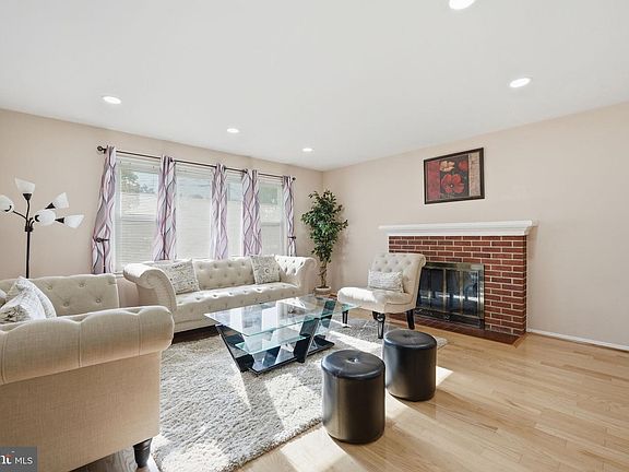 4th image of 5209 Columbia Rd