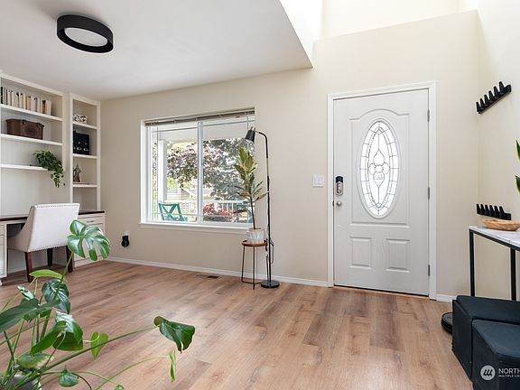 5th image of 1014 NW Kelly Place