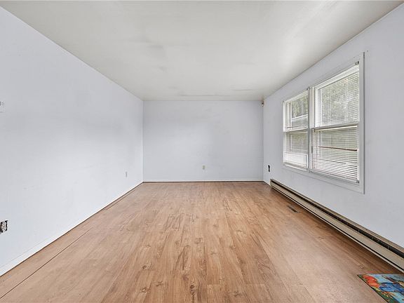 5th image of 101 Stevens Pl