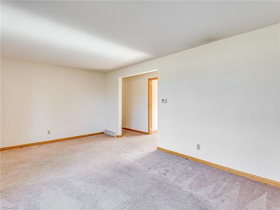 3rd image of 220 Roanoke Ave