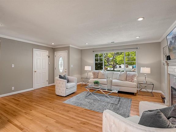 4th image of 4988 Castlewood Dr