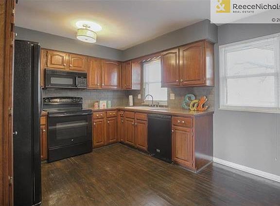 Eat-in kitchen offers tons of cabinet space and newer appliances