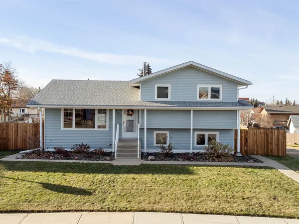 307 21st St, Cold Lake, AB T9M 1G1