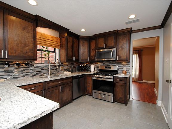 5th image of 13831 Trumpetvine St