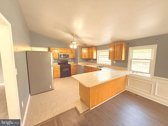 3rd image of 733 N Lenola Rd
