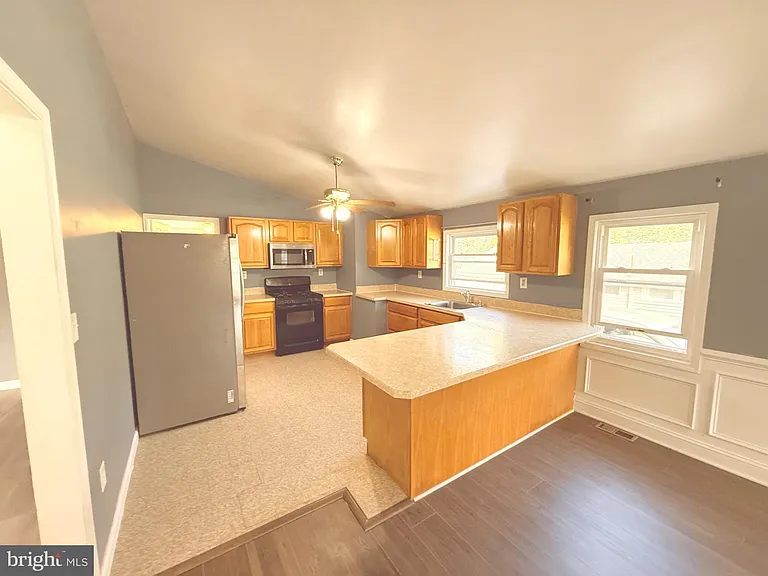 733 N Lenola Rd — Photo 3
