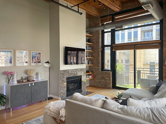 2nd image of 525 W Superior St APT 521