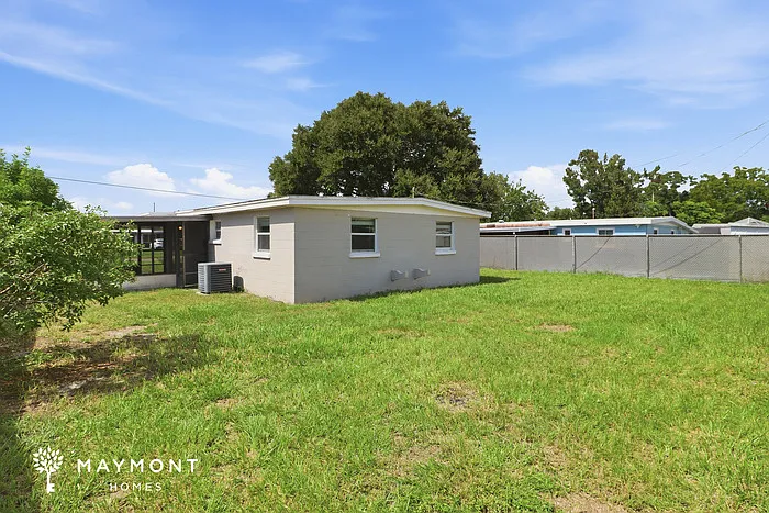 4 bed, 2.0 bath, 1110 sqft, $2,250 — Photo 3