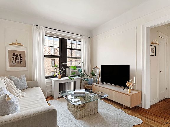 2nd image of 85 Barrow St APT 5L
