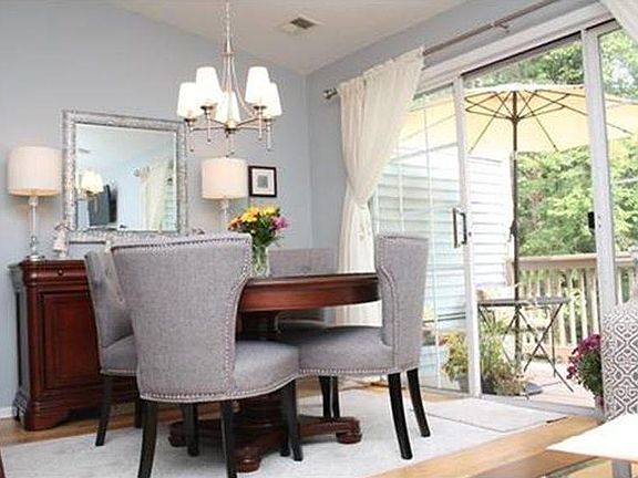 Dining room.