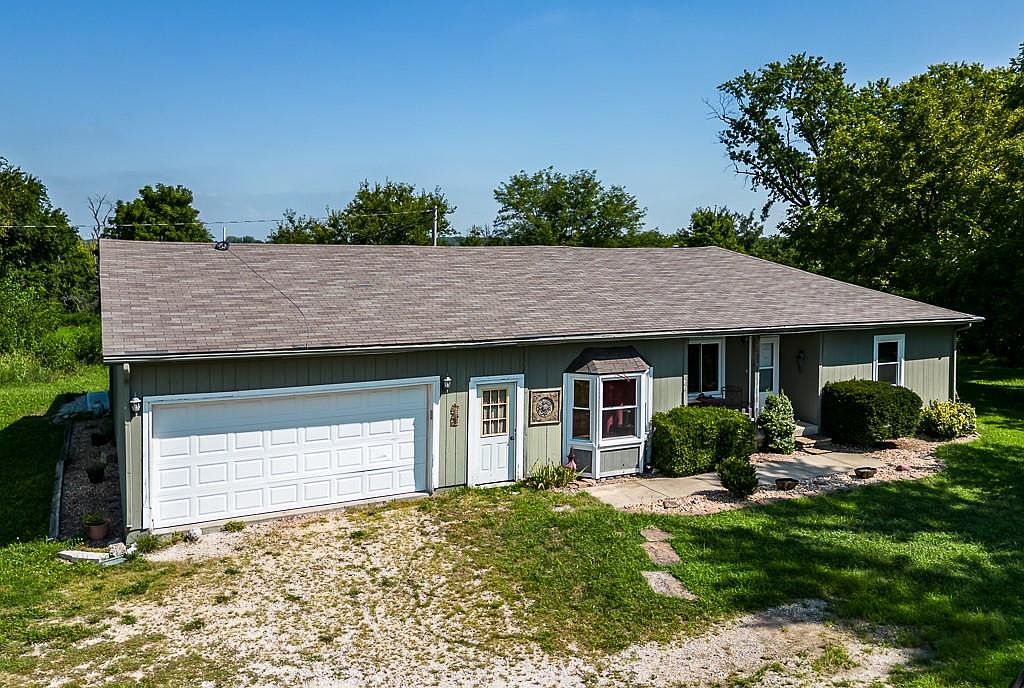 19076 State Ave, Tonganoxie, KS 66086 MLS 2451331 Zillow