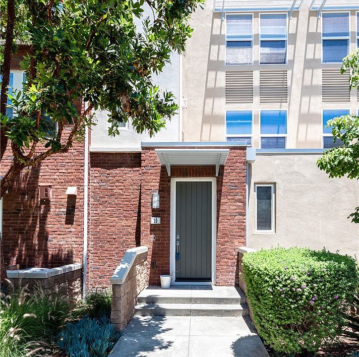 1st image of 10 Citadel Dr #205