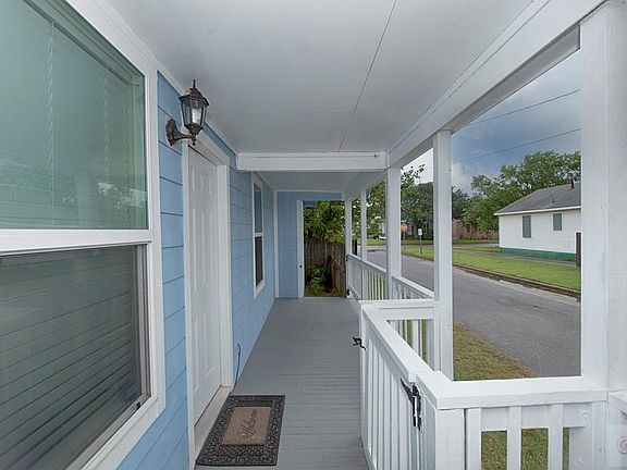 4th image of 2218 42nd St