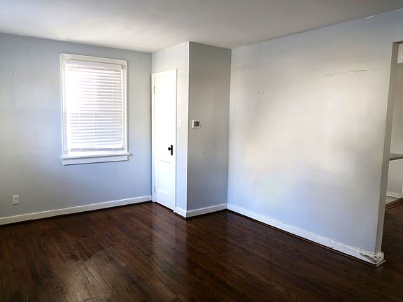 3rd image of 1702 Betty Ln