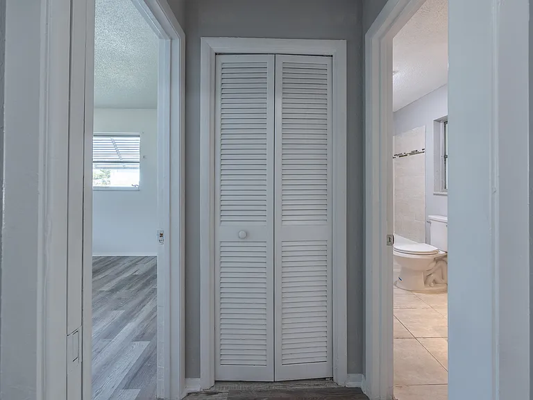 916 Gillespie St — Photo 4