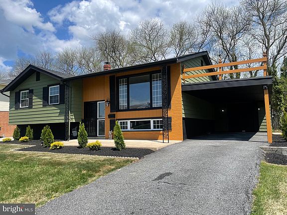 2nd image of 104 Larkspur Rd