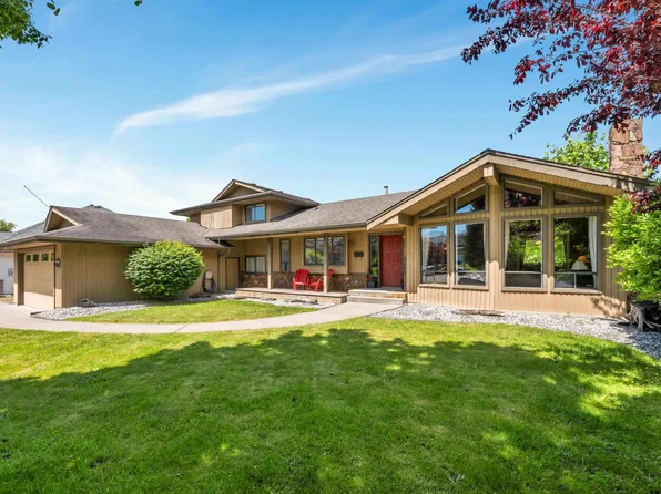 21761 49a Ave, Langley, BC V3A 6C4