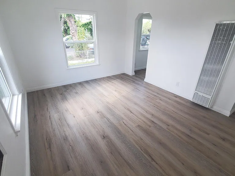 5668 N Elm Ave — Photo 3