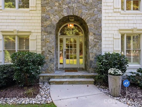 126 Great Point Dr, Mooresville, NC 28117