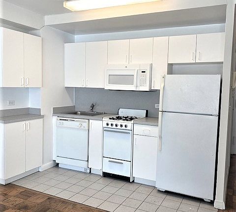 5th image of 1470 1st Ave APT 2G
